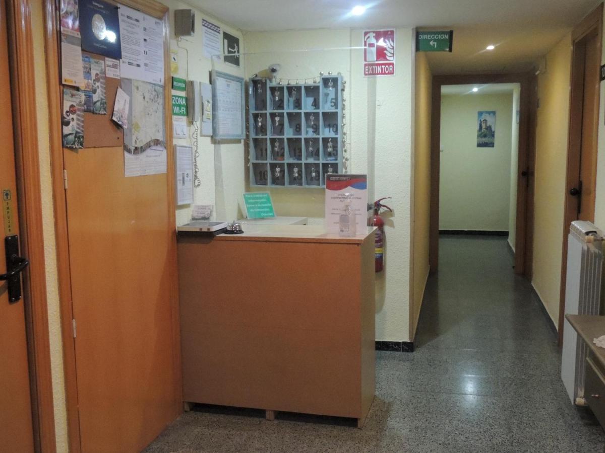 סרגוסה Hostal Cumbre מראה חיצוני תמונה